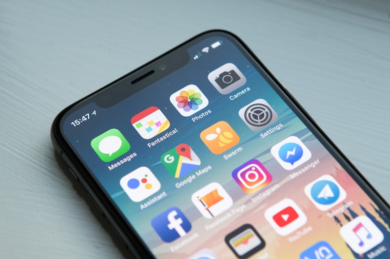 Organizing information on a smartphone